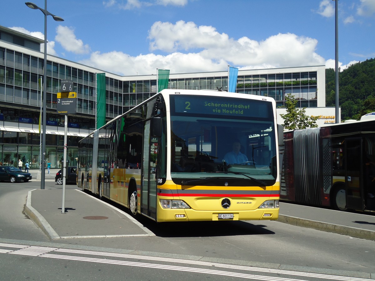 (133'885) - STI Thun - Nr. 136/BE 801'136 - Mercedes am 28. Mai 2011 beim Bahnhof Thun