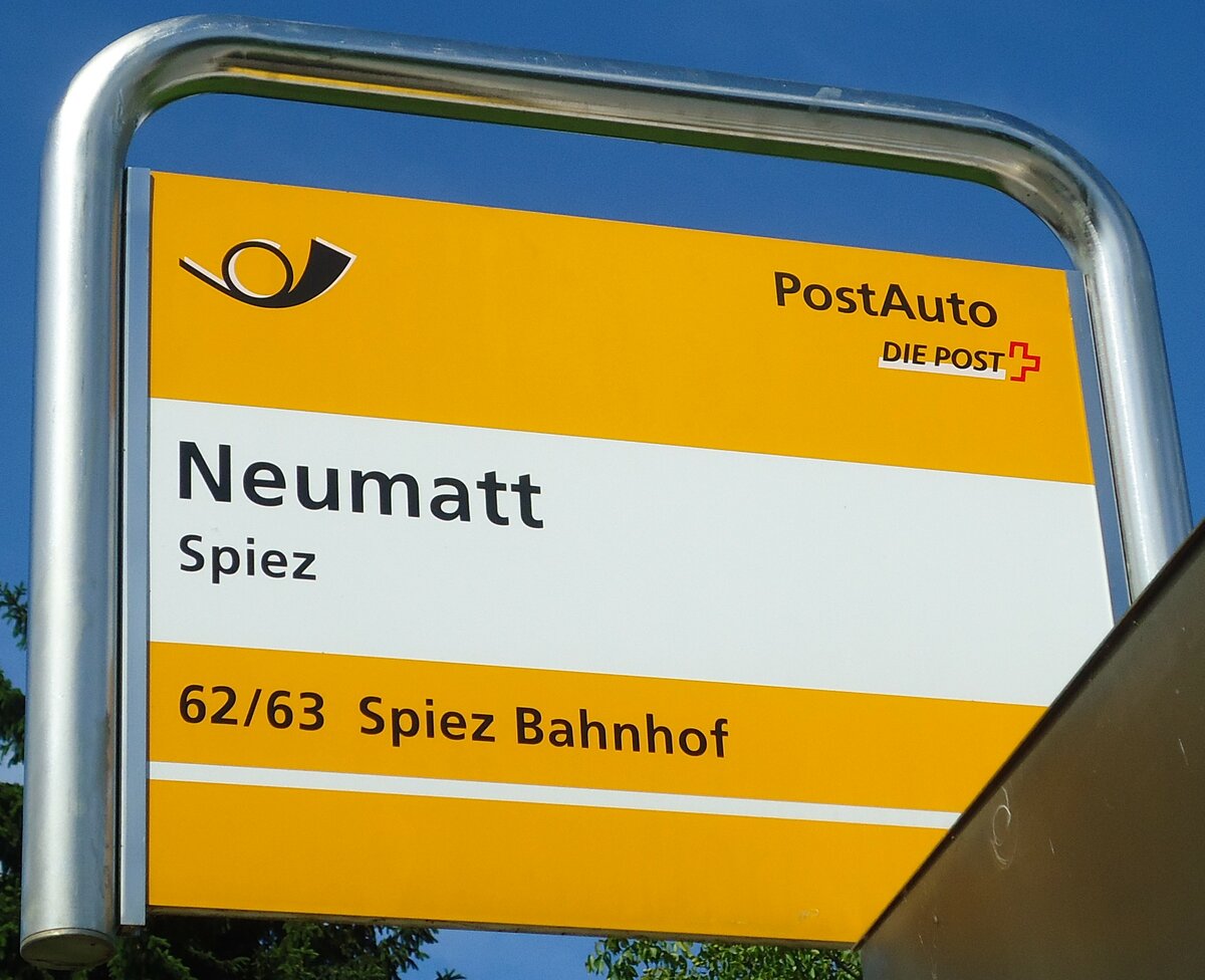 (133'978) - PostAuto-Haltestellenschild - Spiez, Neumatt - am 5. Juni 2011