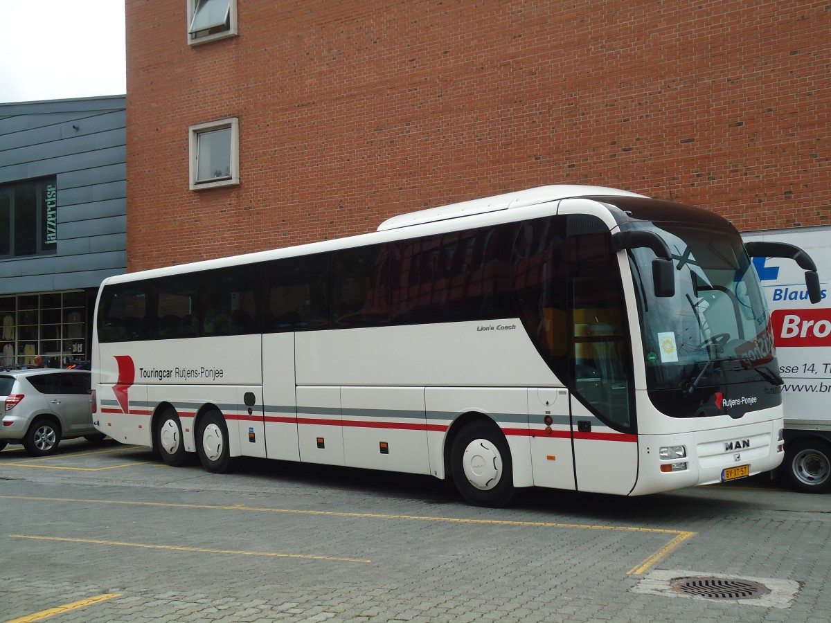 (134'589) - Aus Holland: Rutjens-Ponjee, New Bergen - BV-XT-57 - MAN am 30. Juni 2011 in Thun, Blaues Kreuz BrockiShop