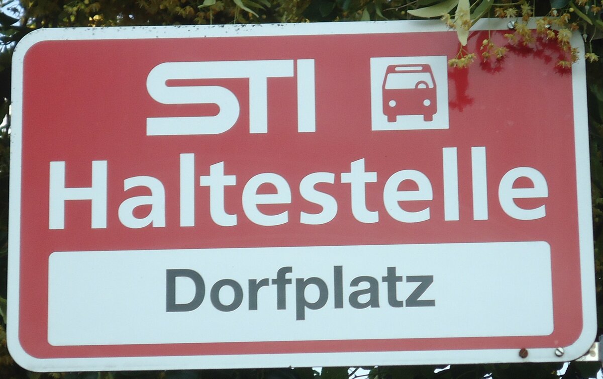 (134'639) - STI-Haltestellenschild - Reutigen, Dorfplatz - am 2. Juli 2011