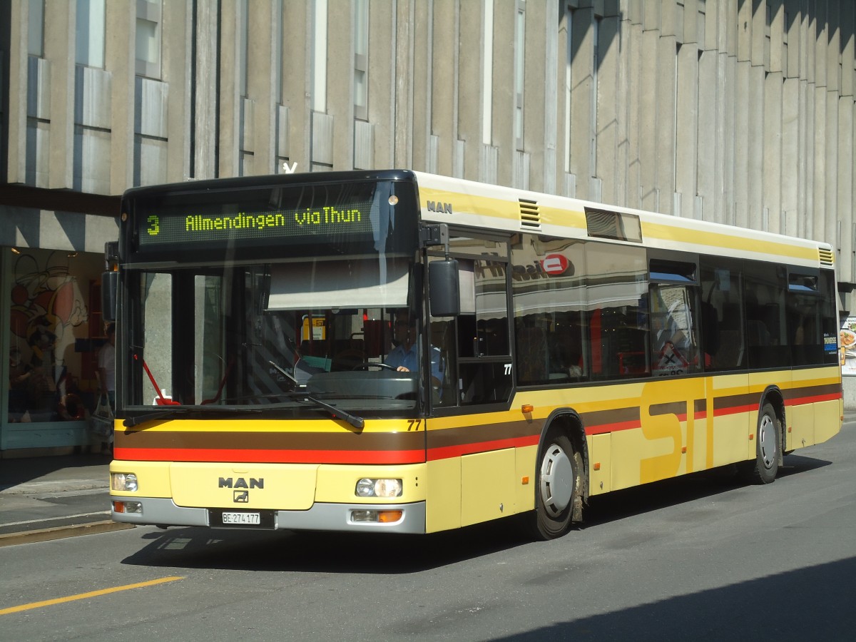 (134'839) - STI Thun - Nr. 77/BE 274'177 - MAN am 9. Juli 2011 in Thun, Marktgasse (prov. Haltestelle)