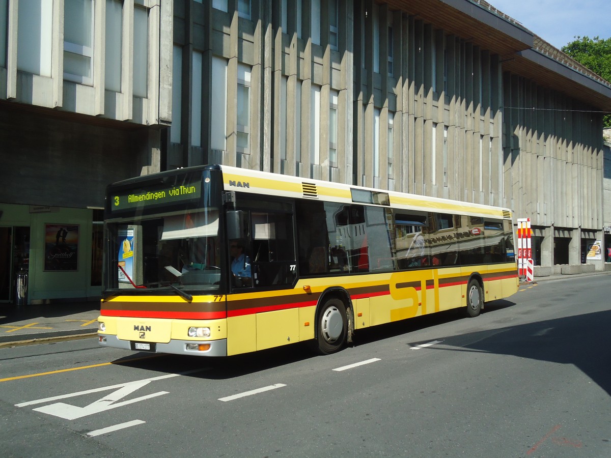 (134'840) - STI Thun - Nr. 77/BE 274'177 - MAN am 9. Juli 2011 in Thun, Marktgasse (prov. Haltestelle)