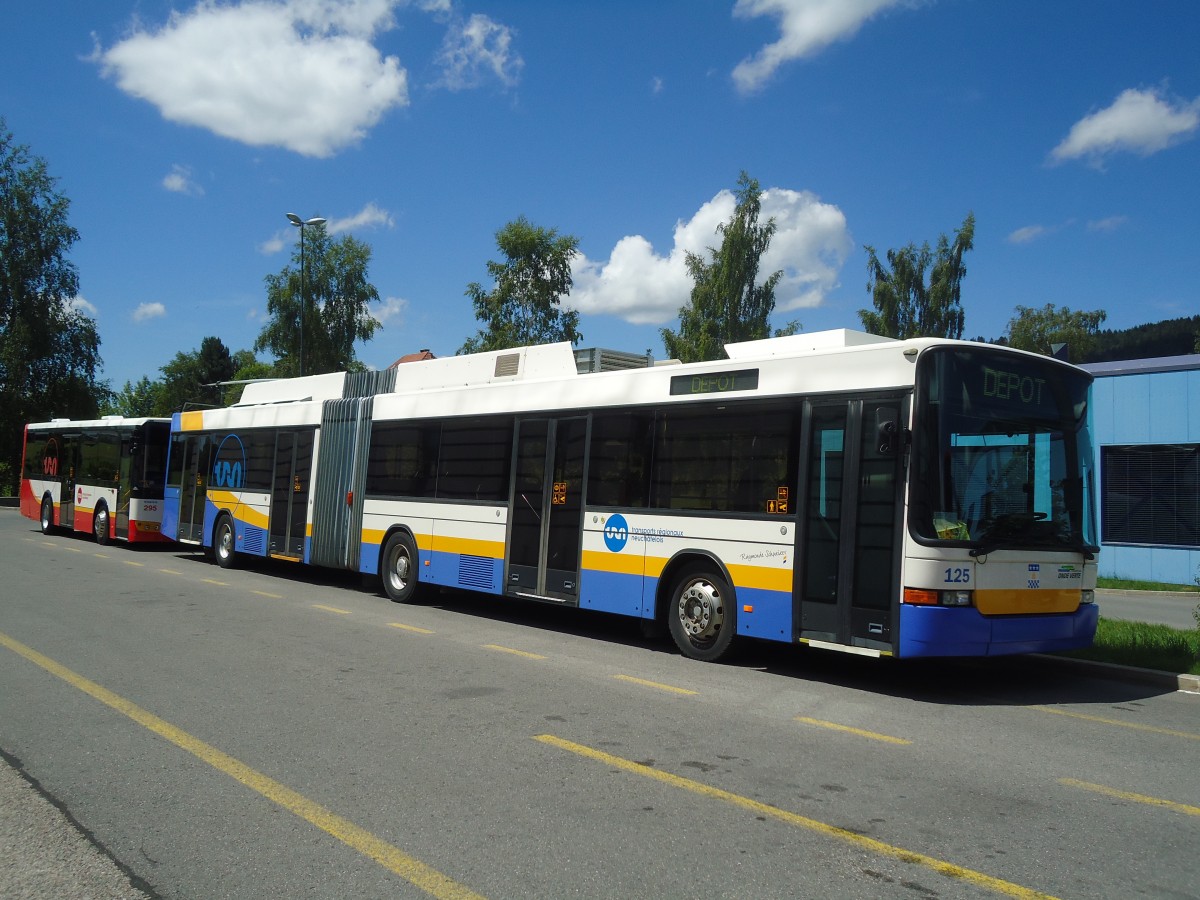 (134'995) - TC La Chaux-de-Fonds - Nr. 125 - NAW/Hess Gelenktrolleybus am 11. Juli 2011 in La Chaux-de-Fonds, Dpt