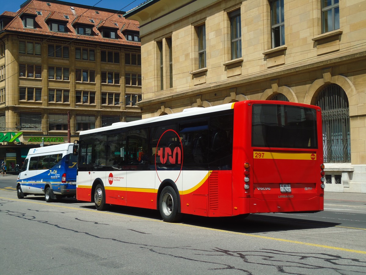 (135'014) - VR La Chaux-de-Fonds - Nr. 297/NE 113'297 - Volvo/Alfabuz am 11. Juli 2011 beim Bahnhof La Chaux-de-Fonds