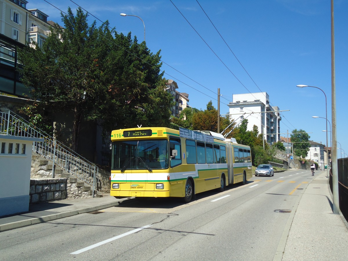 (135'033) - TN Neuchtel - Nr. 116 - NAW/Hess Gelenktrolleybus am 11. Juli 2011 beim Bahnhof Neuchtel