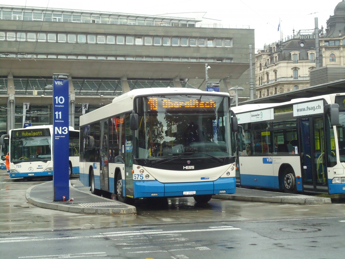 (135'858) - VBL Luzern - Nr. 575/LU 15'102 - Scania/Hess am 5. September 2011 beim Bahnhof Luzern