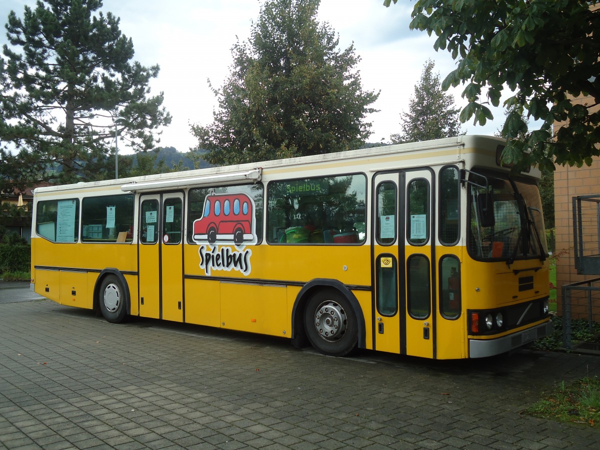 (135'969) - Kirchgemeinde, Steffisburg - Volvo/FHS (ex STI Thun Nr. 6; ex TSG Blumenstein Nr. 6) am 17. September 2011 in Steffisburg, Weberweg