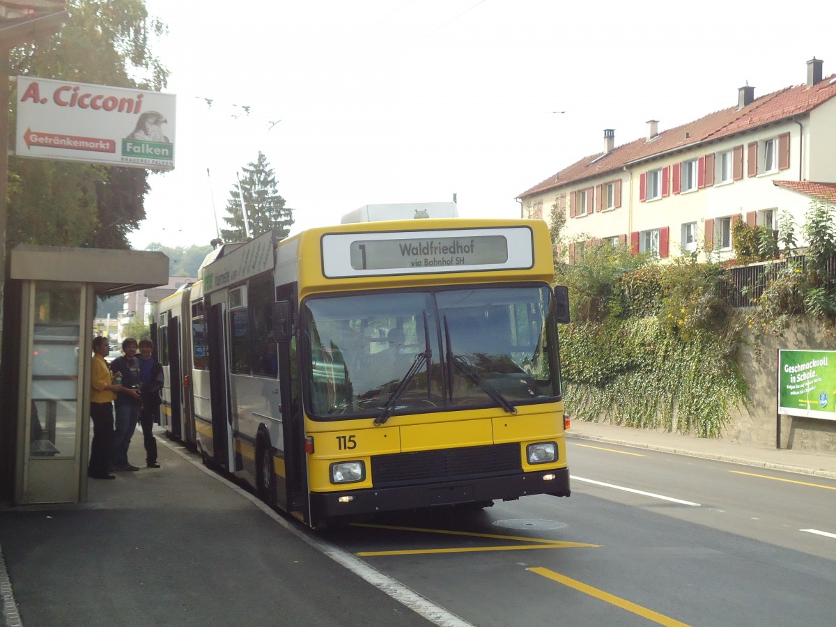 (136'191) - VBSH Schaffhausen - Nr. 115 - NAW/Hess Gelenktrolleybus am 25. September 2011 in Neuhausen, Durstgraben