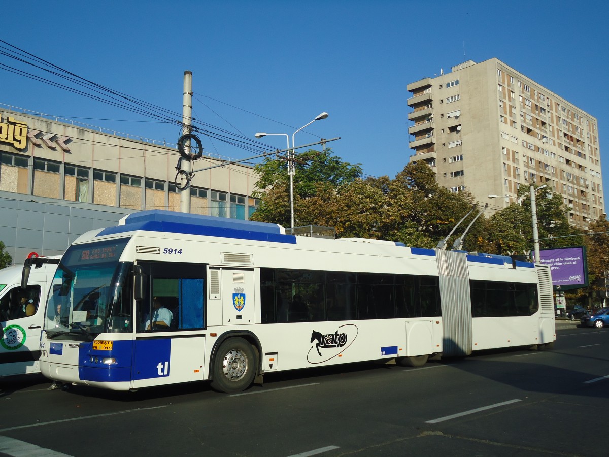 (136'409) - RATP Ploiesti - Nr. 5914/PH 919 - Neoplan Gelenkduobus (ex TL Lausanne/CH Nr. 811) am 5. Oktober 2011 beim Bahnhof Ploiesti Sd