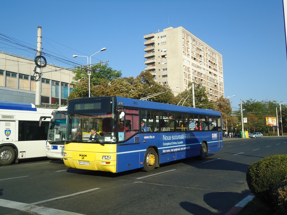 (136'425) - RATP Ploiesti - Nr. 3053/PH 39 TPP - MAN am 5. Oktober 2011 beim Bahnhof Ploiesti Sd