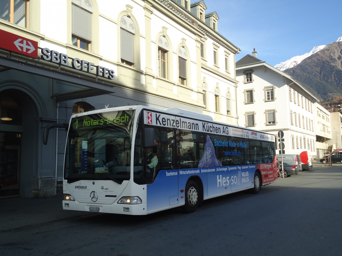 (136'856) - PostAuto Wallis - VS 241'959 - Mercedes am 22. November 2011 beim Bahnhof Brig