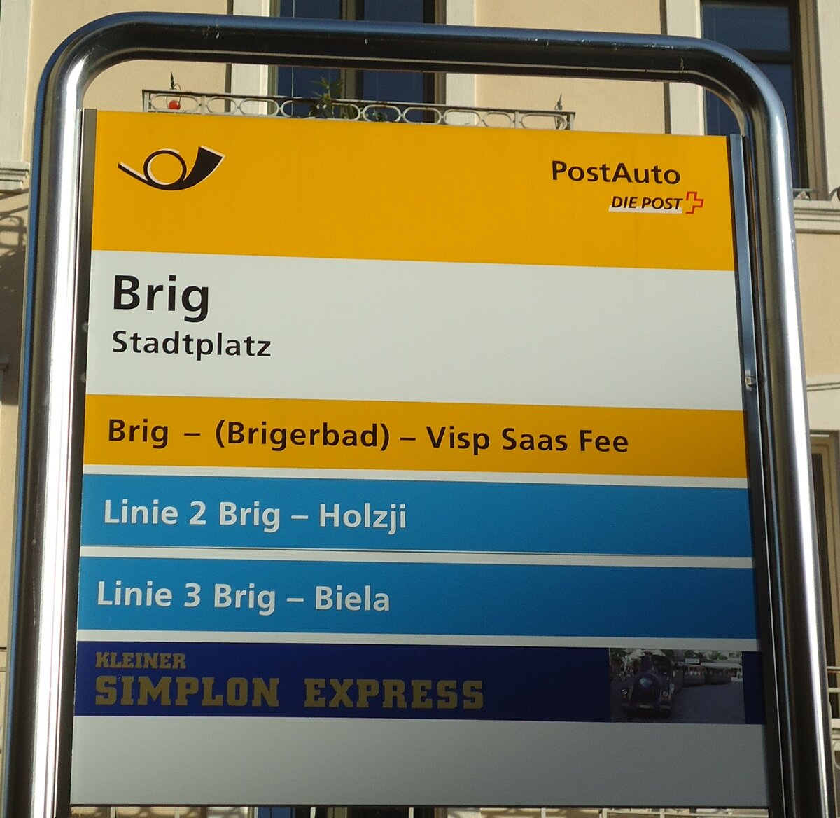 (136'859) - PostAuto/ORtSBUS-Haltestellenschild - Brig, Stadtplatz - am 22. November 2011