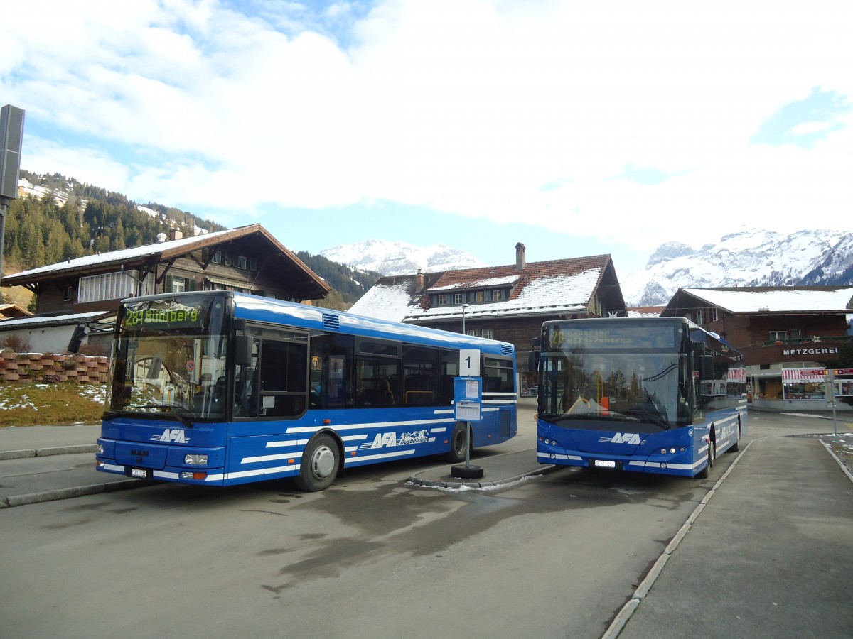 (137'190) - AFA Adelboden - Nr. 55/BE 611'055 - MAN/Gppel + Nr. 54/BE 611'056 - Neoplan (ex VBZ Zrich Nr. 243) am 11. Dezember 2011 beim Bahnhof Lenk