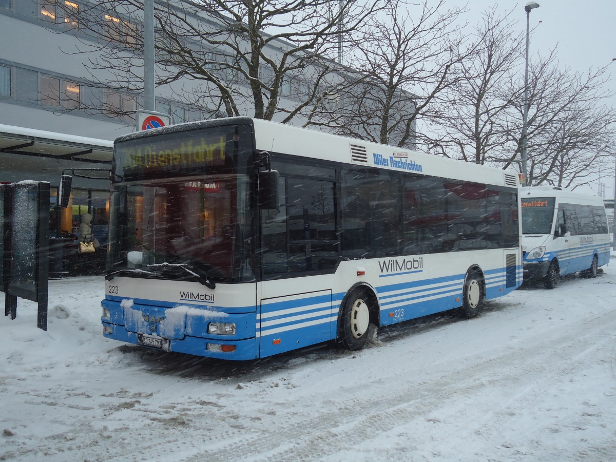 (137'665) - WilMobil, Wil - Nr. 223/SG 245'703 - MAN/Gppel (ex Wick, Wil Nr. 3) am 15. Februar 2012 beim Bahnhof Wil