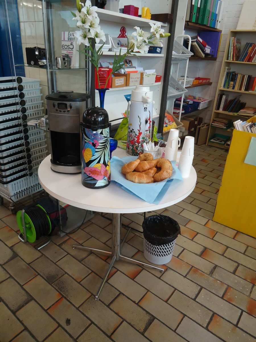 (138'595) - 5 Jahre BrockiShop Thun: Gipfeli und Kaffee zum Jubil�um am 1. Mai 2012