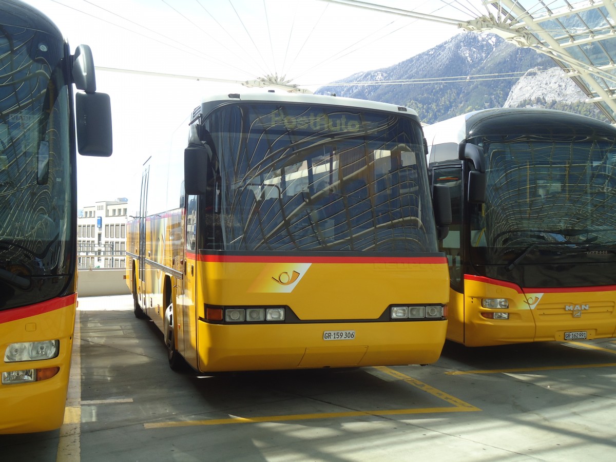 (138'902) - PostAuto Graubnden - GR 159'306 - Neoplan (ex P 25'141) am 17. Mai 2012 in Chur, Postautostation