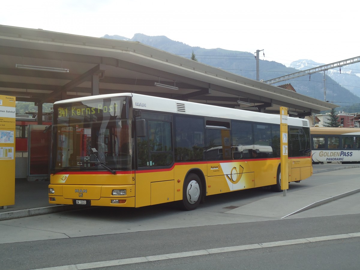 (139'027) - Dillier, Sarnen - Nr. 5/OW 10'002 - MAN am 27. Mai 2012 beim Bahnhof Sarnen