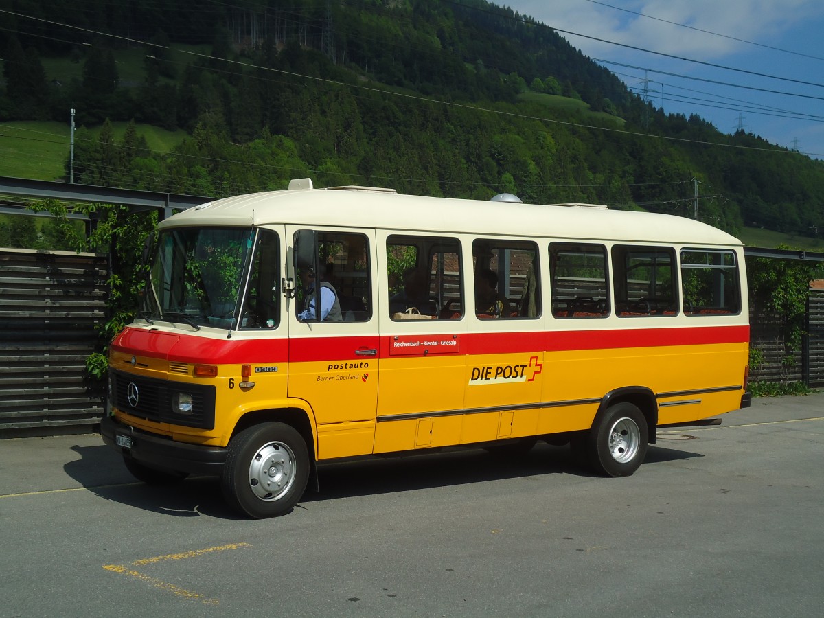 (139'155) - Mller, Ennetmoos - Nr. 6/NW 14'055 - Mercedes (ex Portenier, Adelboden Nr. 6; ex Geiger, Adelboden Nr. 6) am 28. Mai 2012 beim Bahnhof Reichenbach