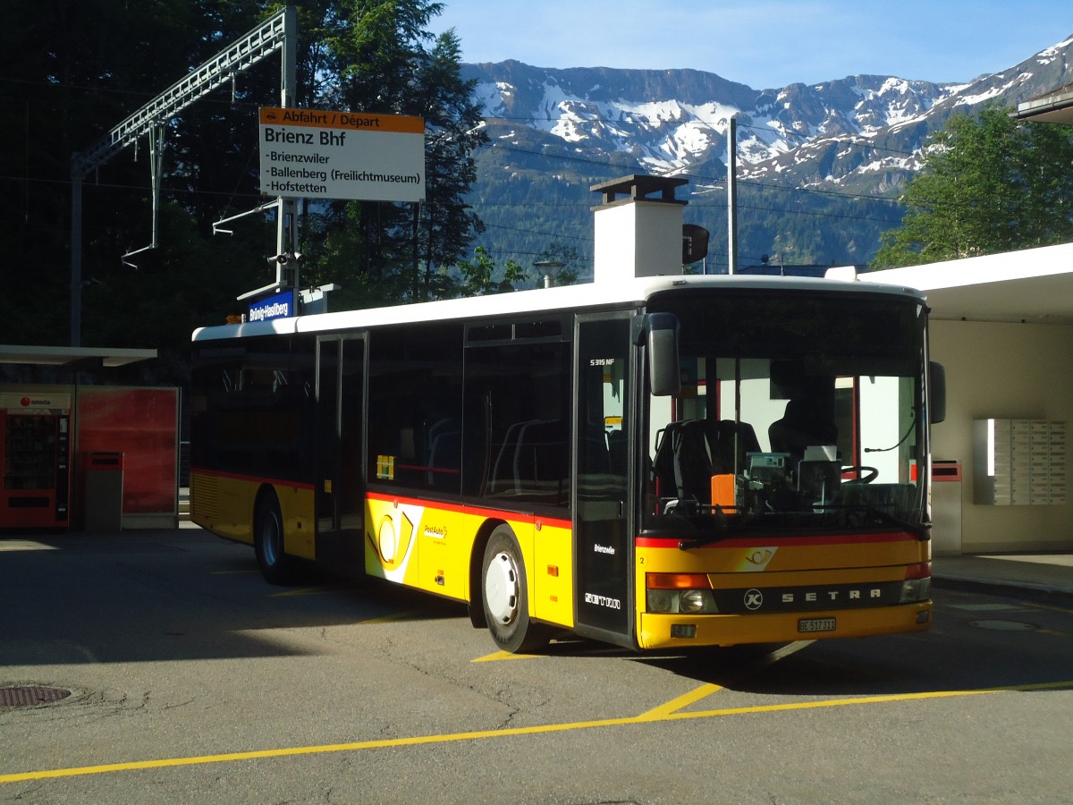 (139'183) - Flck, Brienz - Nr. 2/BE 517'311 - Setra (ex AVBB Schwanden) am 2. Juni 2012 beim Bahnhof Brnigpass