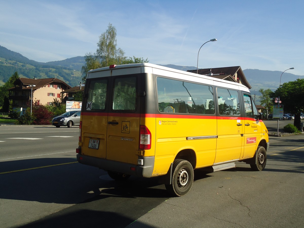 (139'186) - Halter, Kleinteil - OW 7400 - Mercedes am 2. Juni 2012 beim Bahnhof Giswil