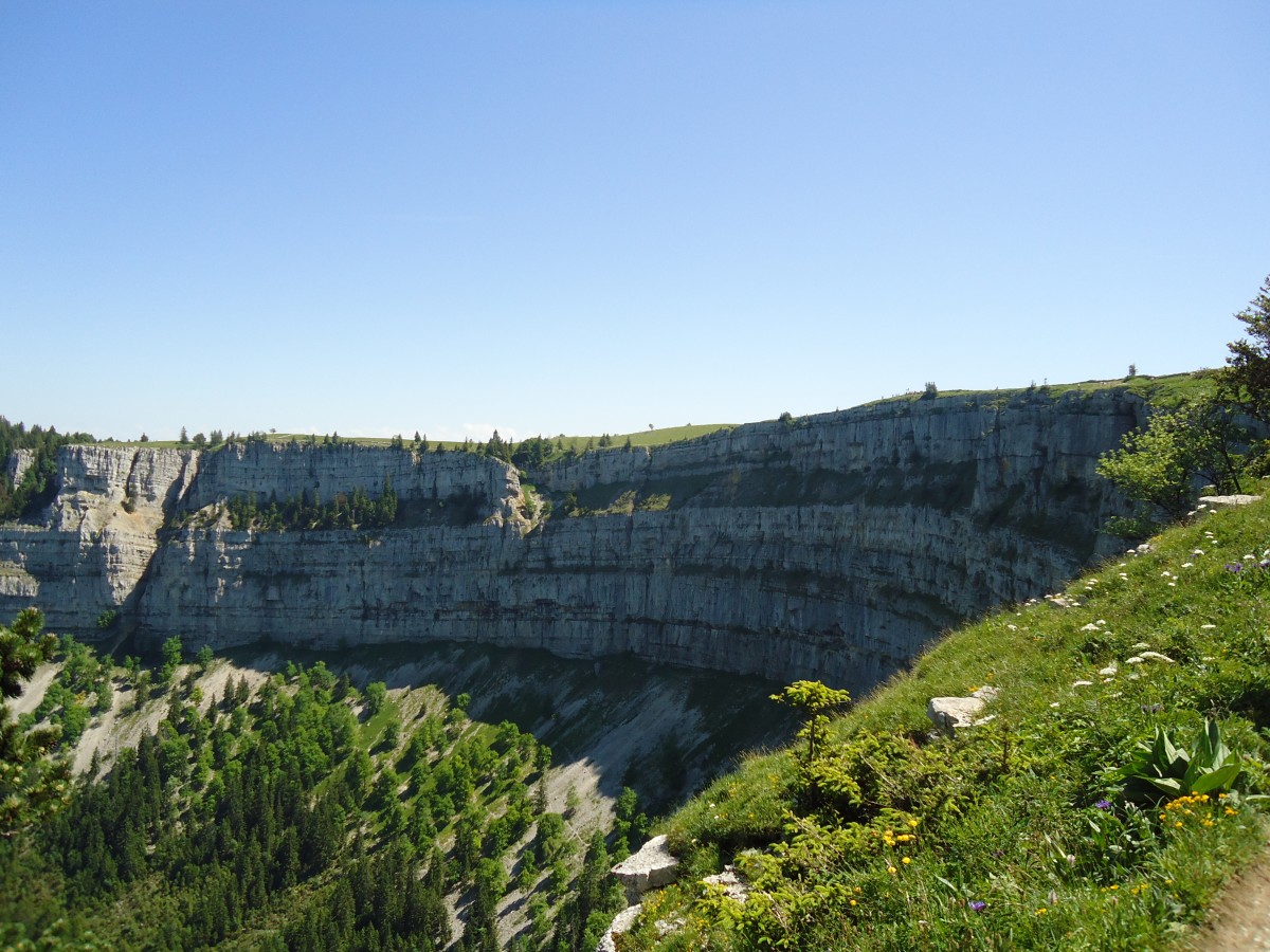 (139'866) - Der Creux du Van im Val de Travers am 17. Juni 2012