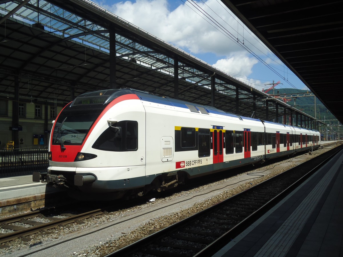(139'942) - SBB-Pendelzug - Nr. 523'038 - am 23. Juni 2012 im Bahnhof Olten