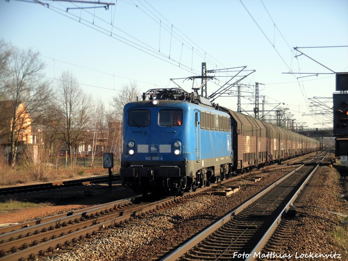 140 008 der PRESS mit einem Gterzug in Delitzsch am 27.3.17