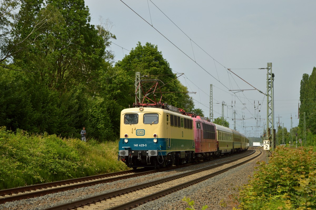 140 423-5 als Vorspannlok vor 103 101-2 bei der Ausfahrt aus Darmstadt Kranichstein Ri. Koblenz am 08.05.2015
