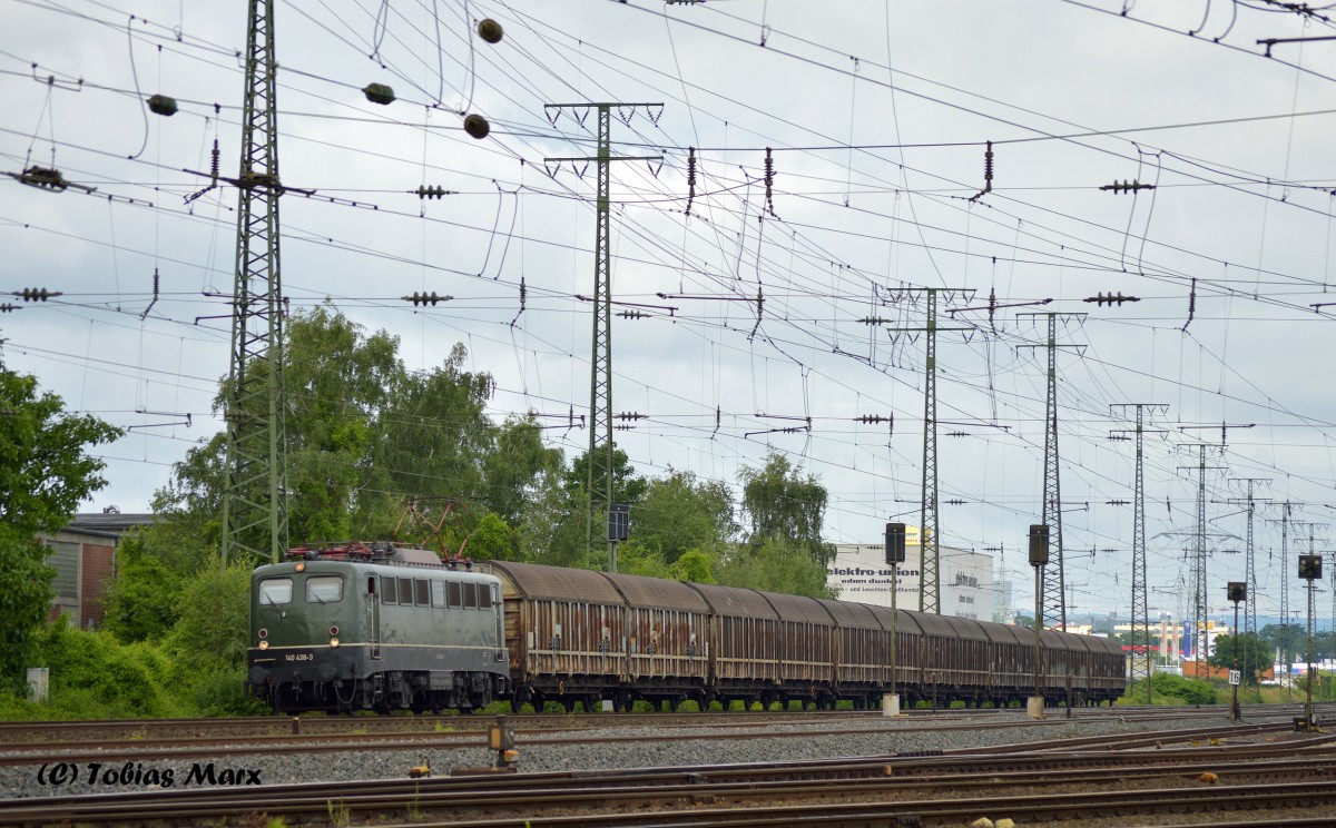 140 438-3 mit dem Henkelzug in Koblenz-L�tzel Mitte am 13.06.2015