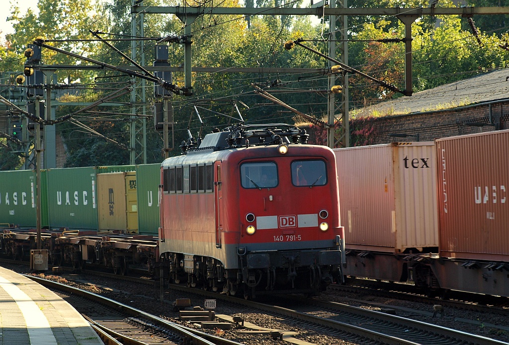 140 791-5 rollt hier mit einem Gz durch HH-Harburg. 15.10.2011