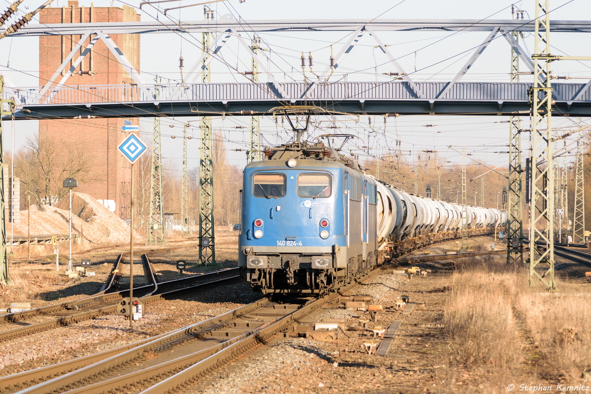 140 824-4 & 140 857-4 EGP - Eisenbahngesellschaft Potsdam mbH mit einem Kesselzug von Berlin Greifswalder Straße nach Deuna in Brandenburg. 27.01.2017