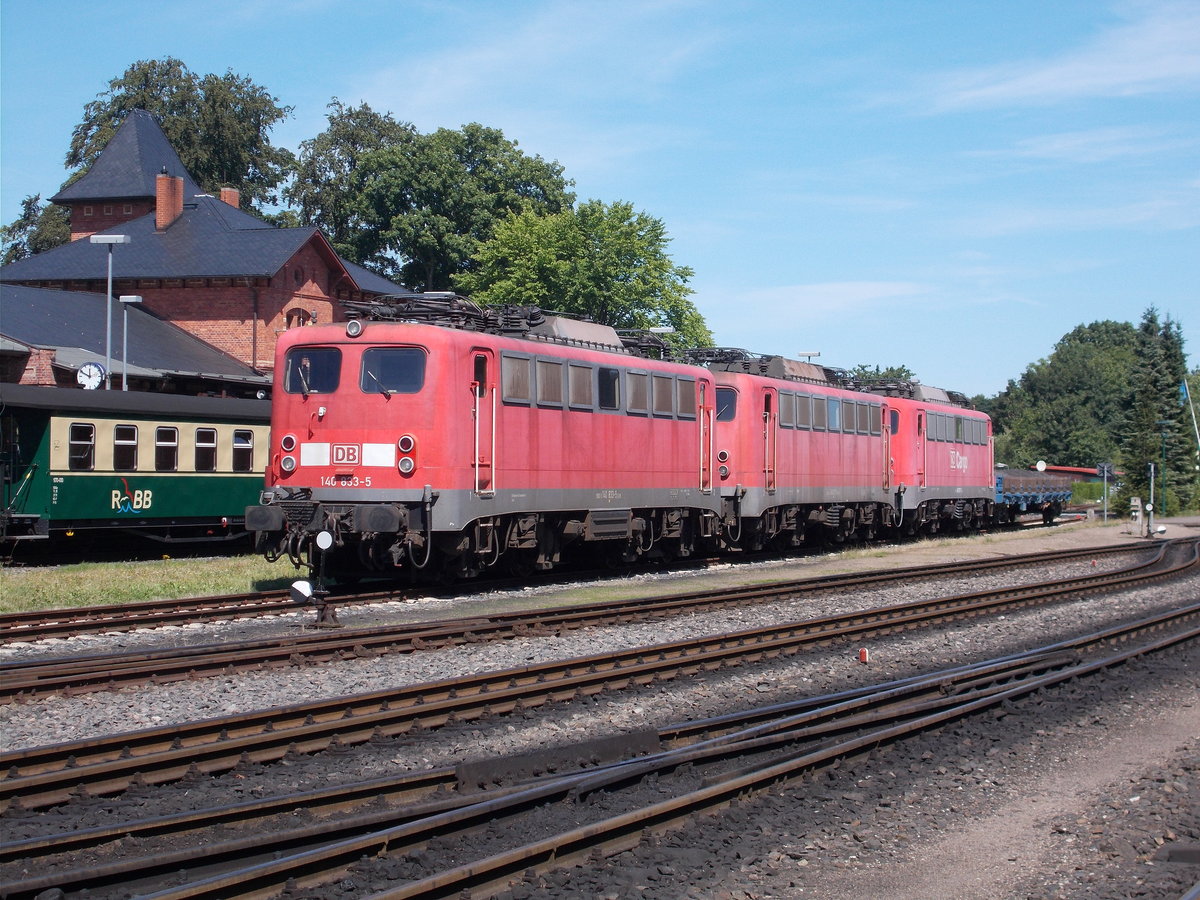 140 833,140 837 und 140 790 wurden,am 21.Juli 2016,von 86 1333 von Mukran nach Putbus gebracht.Aufnahme am 22.Juli 2016 in Putbus.