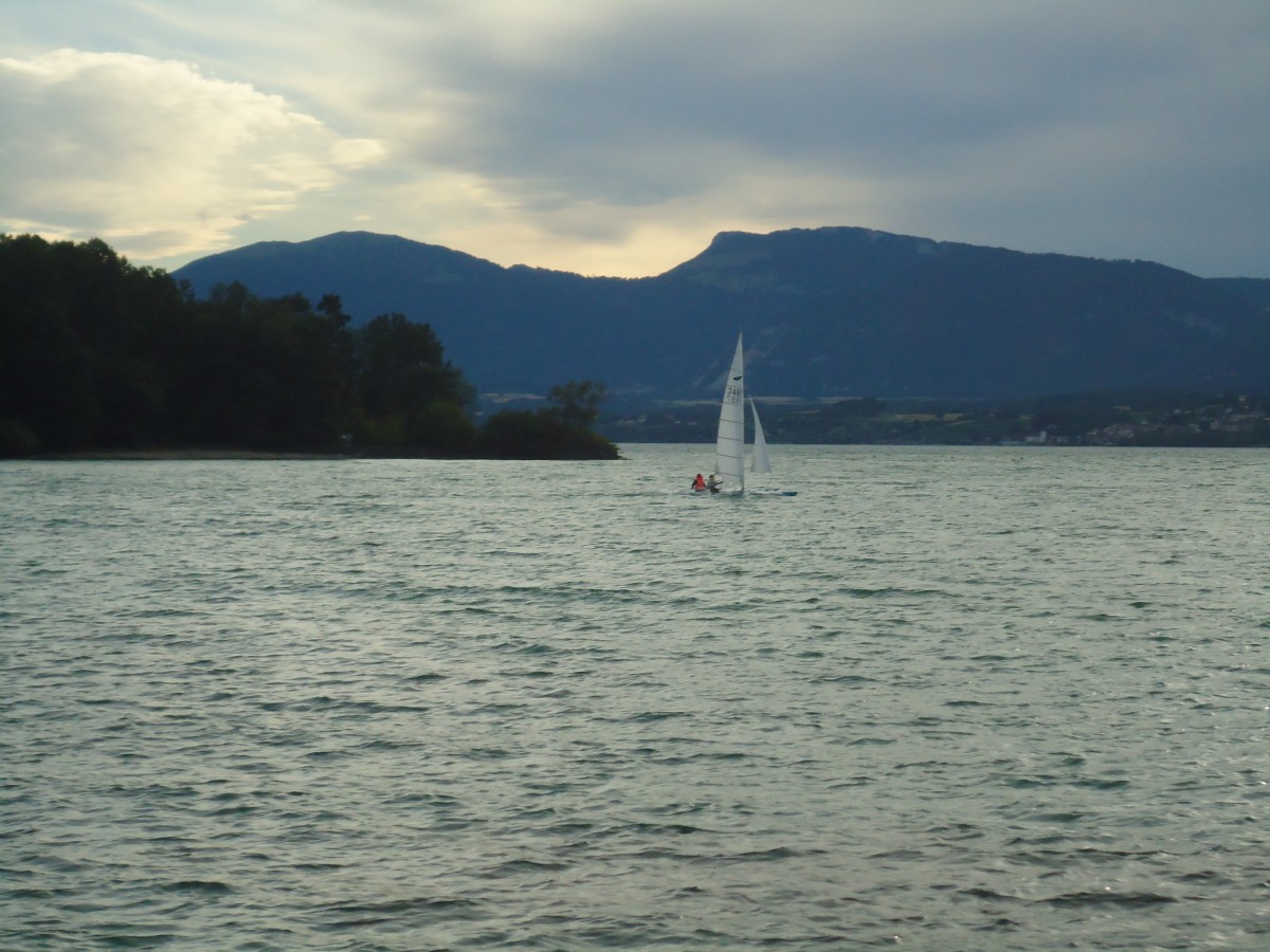 (140'680) - Segler auf dem Neuenburgersee bei Yvonand am 19. Juli 2012