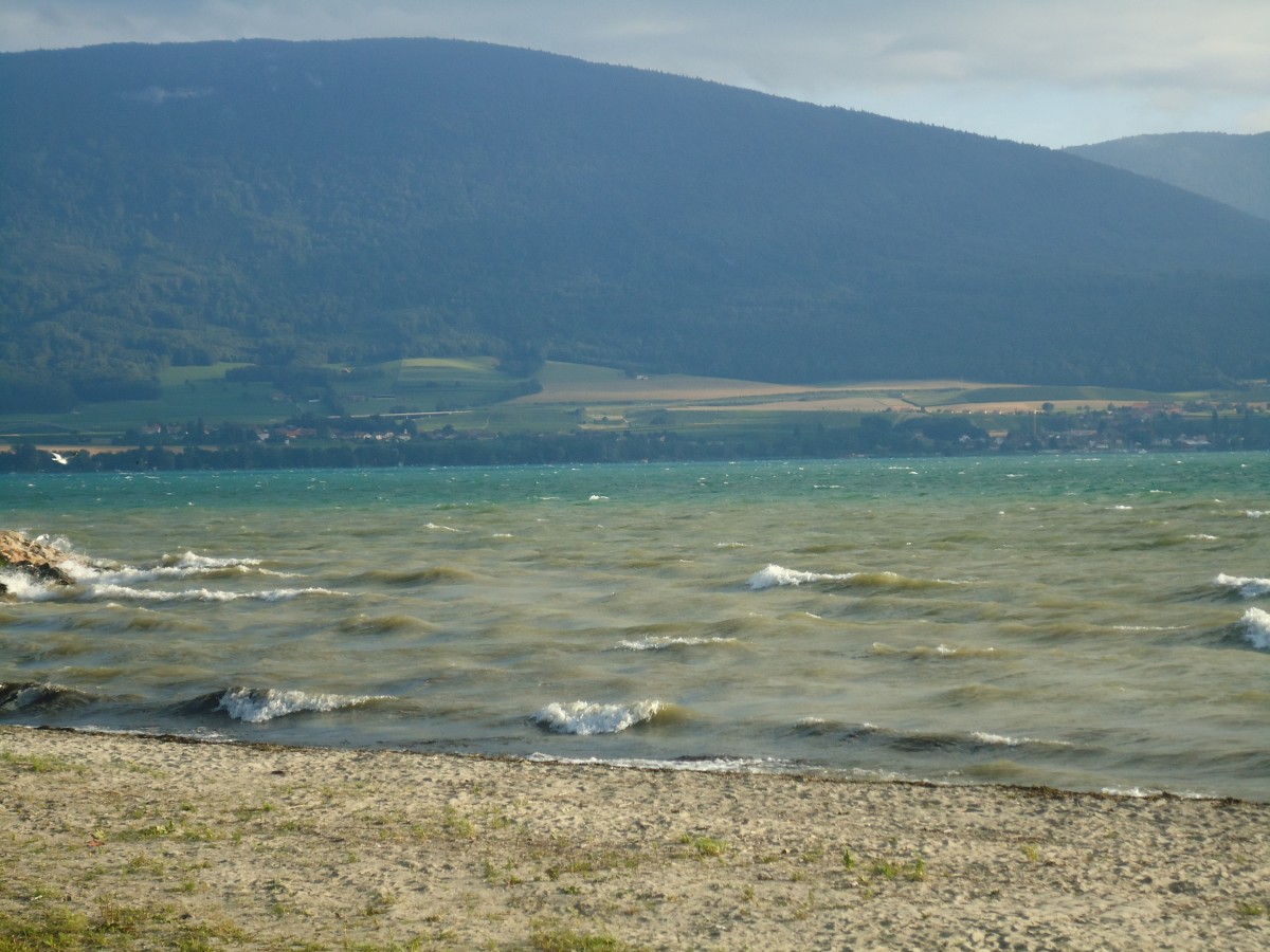 (140'754) - Wellen auf dem Neuenburgersee am 22. Juli 2012 