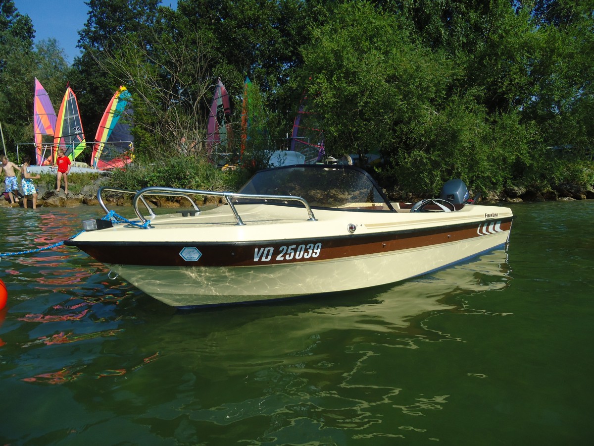 (140'900) - Motorboot - VD 25'039 - am 25. Juli 2012 bei Yvonand