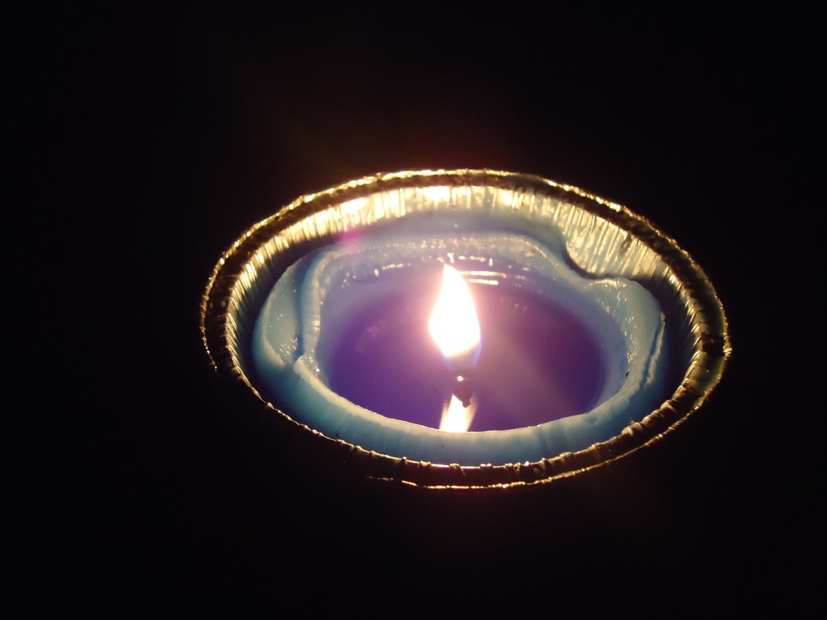 (140'901) - Kerzenlicht gegen M�cken am 25. Juli 2012