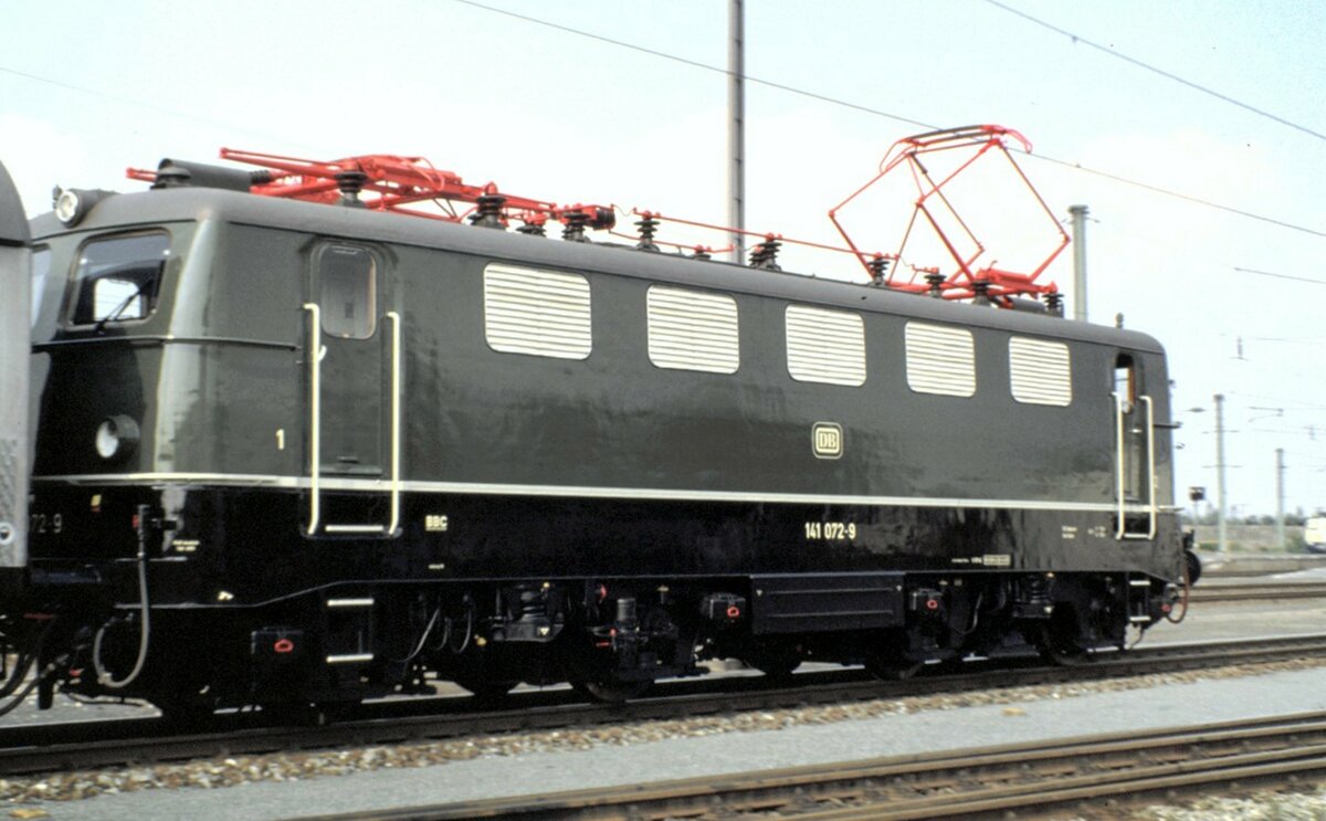 141 072-9,ein farblich schöner  Knallfrosch  mit Silberling-Wendezug beim Jubiläum 150 Jahre Deutsche Eisenbahn Parade am 14.09.1985 in Nürnberg.