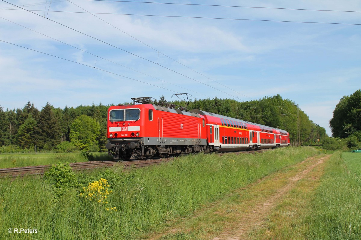 143 181 zieht bei der Netztrennstelle bei Bischofsheim die RB 75 15724 Aschaffenburg - Mainz/Wiesbaden. 15.05.15