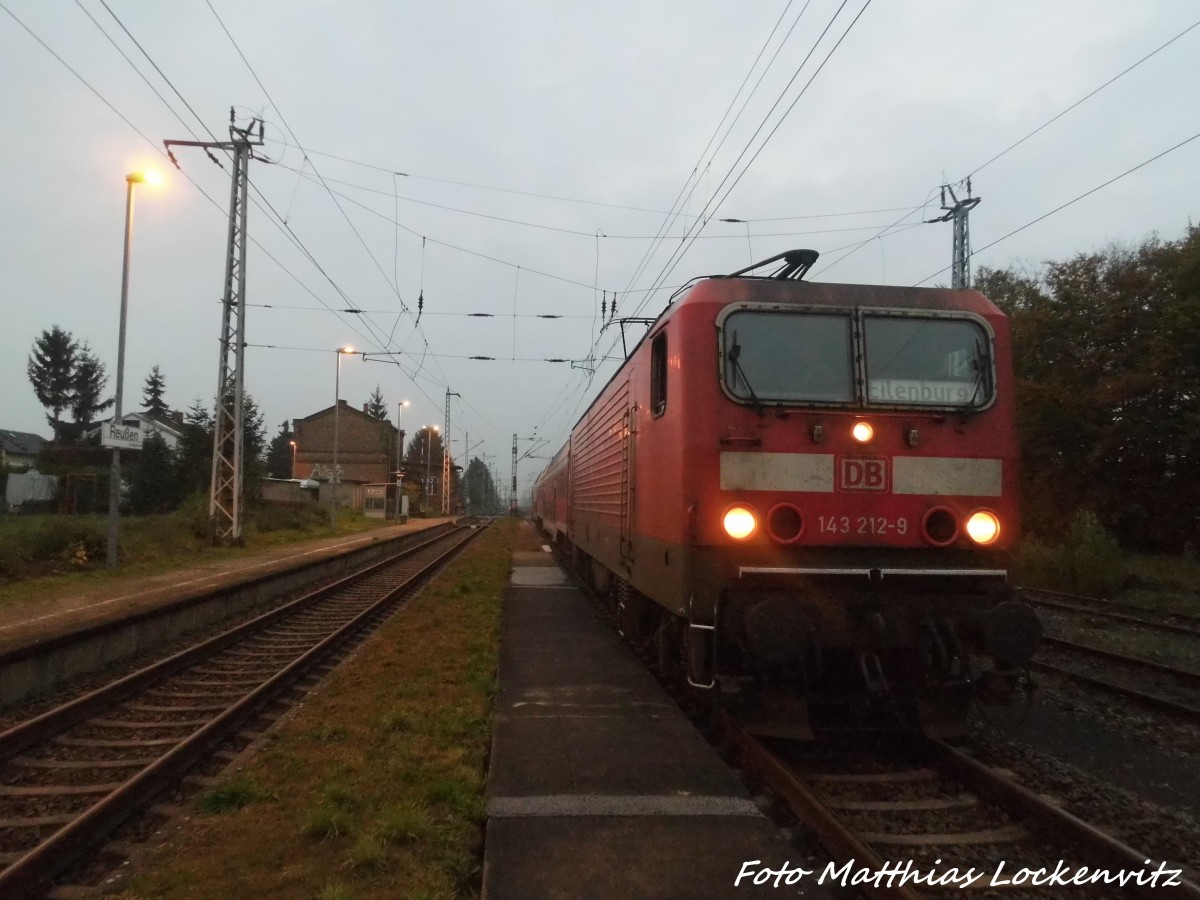 143 212 im Bahnhof Reuen am 21.10.15