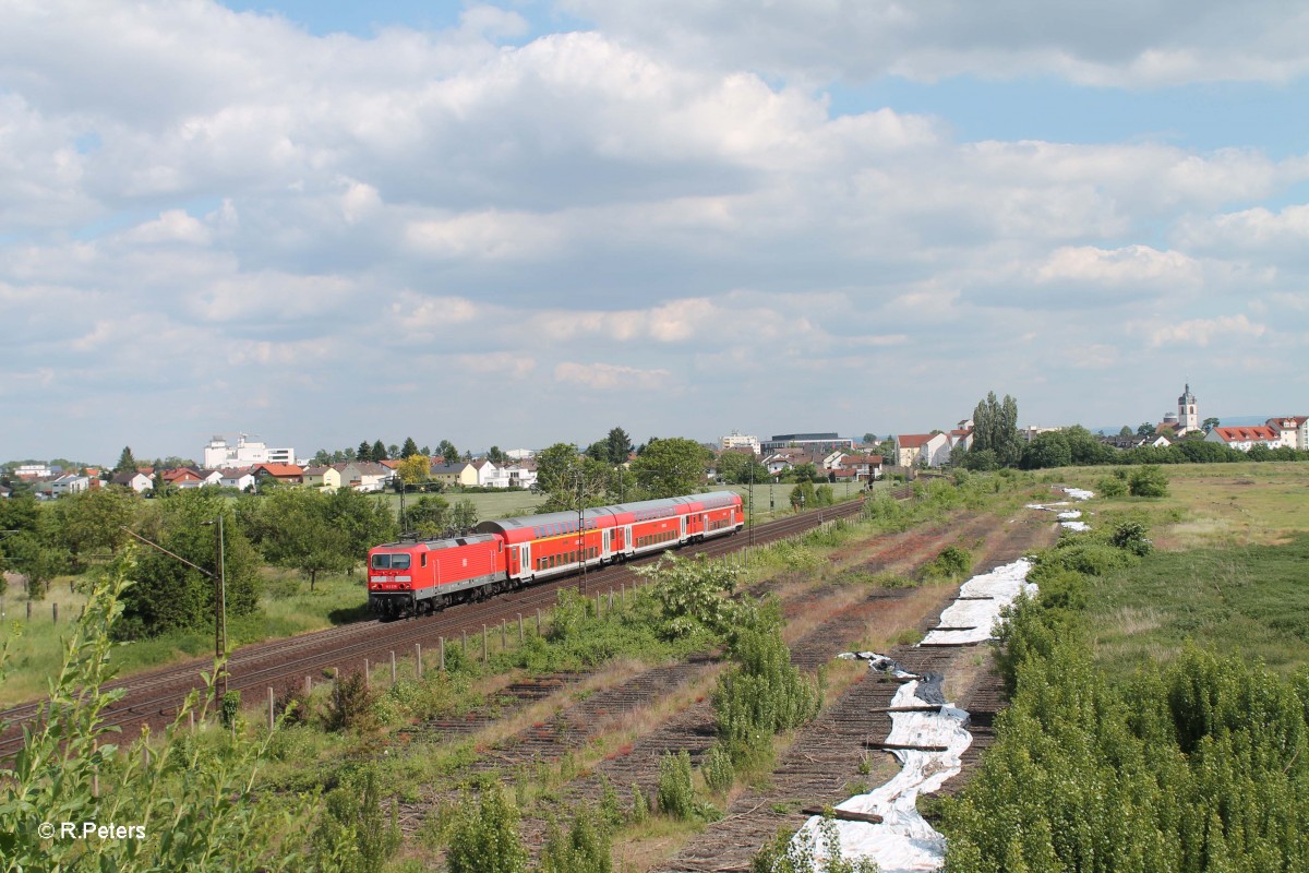 143 238 hat Groß-Gerau mit der RB 75 15756 Darmstadt - Wiesbaden verlassen. 20.05.15