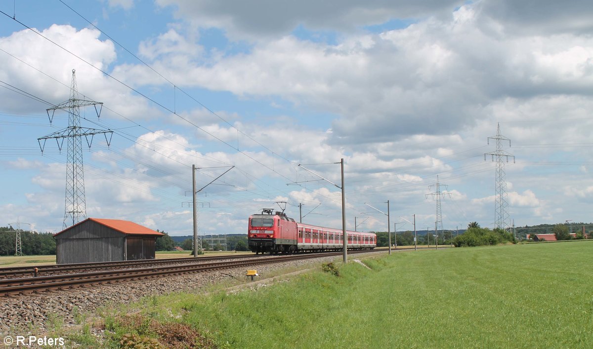 143 247-5 kommt mit der S2 Altdorf bei Nürnberg - Roth bei Winkelhaid wieder zurück. 03.07.20