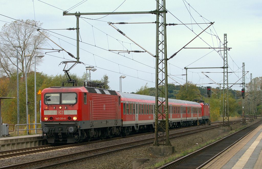 143 311 und 143 340 als Zug und Schubloks der RB vom Flensburg nach Neumünster. Schleswig 16.10.12