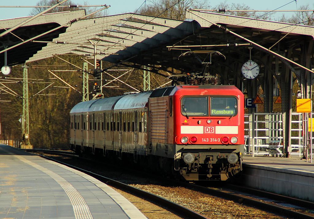 143 314-3 mit der RB nach Flensburg hier beim Halt in Rendsburg(überarbeitete Version). Rendsburg 5.4.12