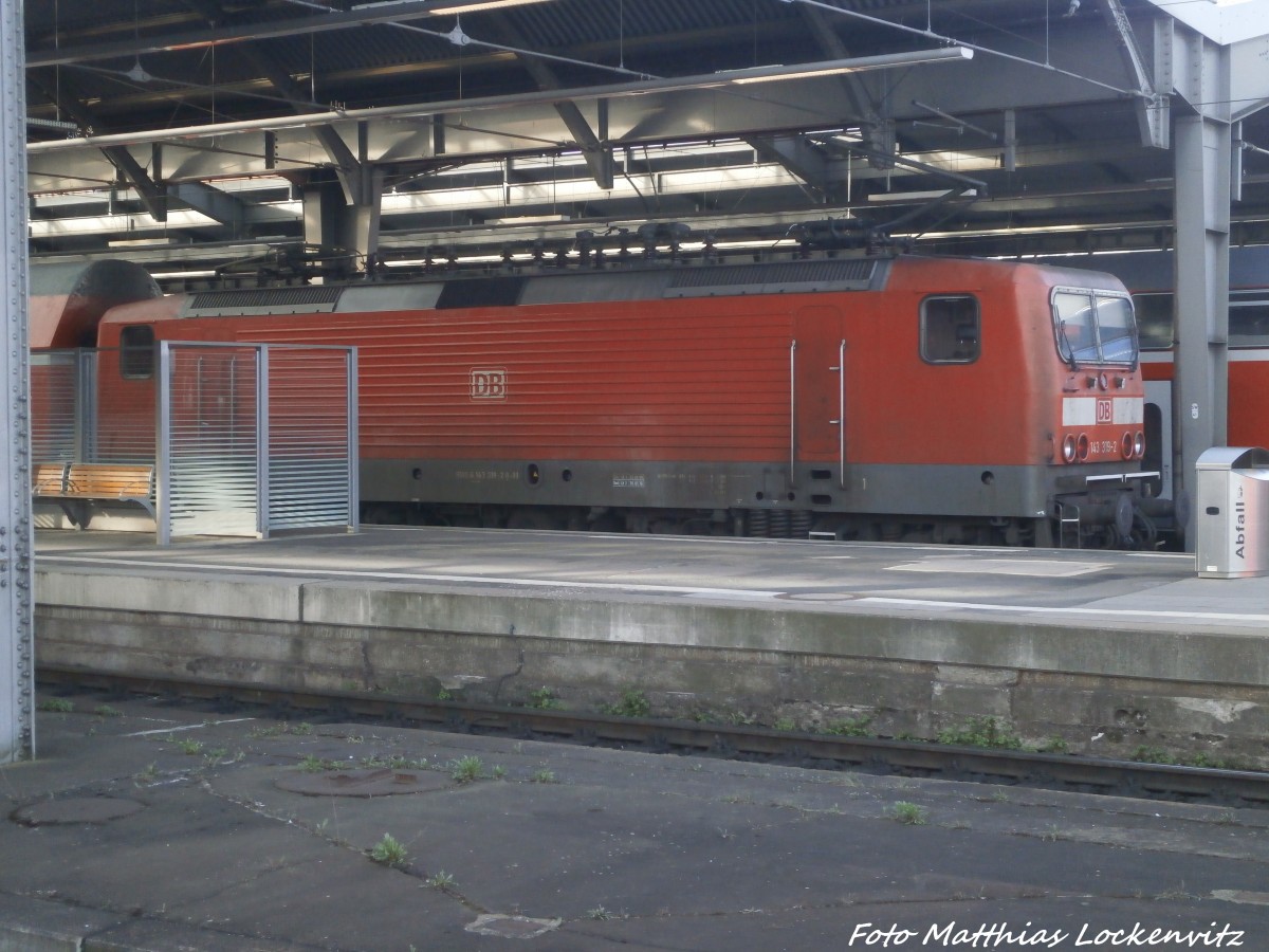 143 319 im Bahnhof Halle (Saale) Hbf am 12.4.15