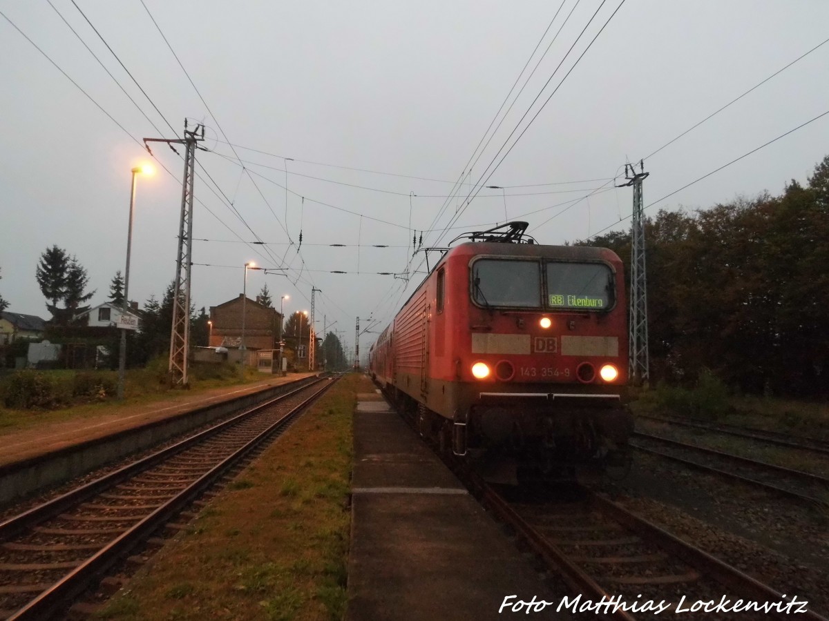 143 354 im Bahnhof Reuen am 20.10.15