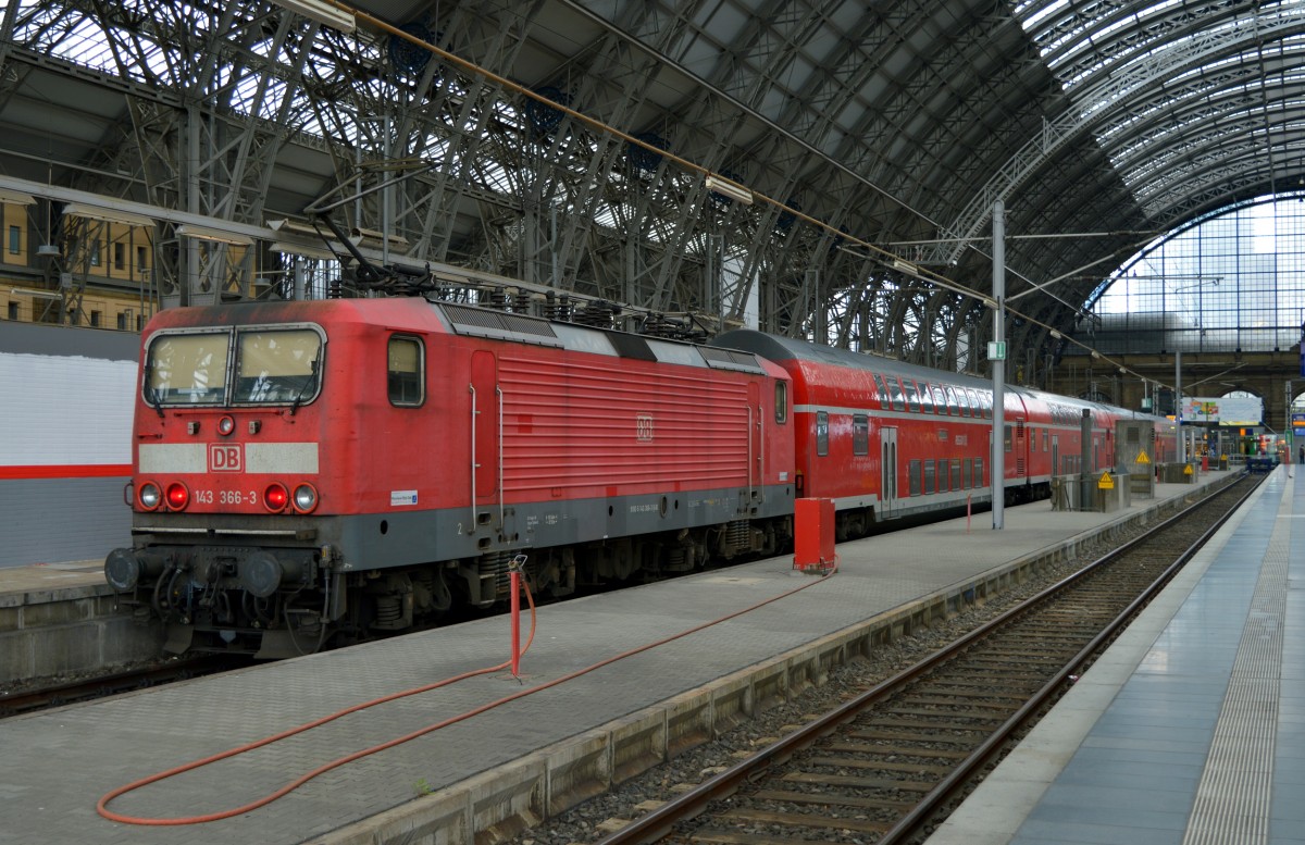 143 366-3 mit einer RB im Frankfurter Hbf am 26.04.2015