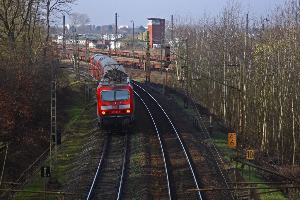143 637 Fährt am 14.03.14 aus dem Bf Darmstadt-Kranichstein gen Dieburg aus .