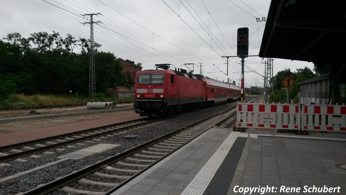 143 650 mit RB nach Dessau Hbf bei Ankunft in Roßlau am 19.06.2014