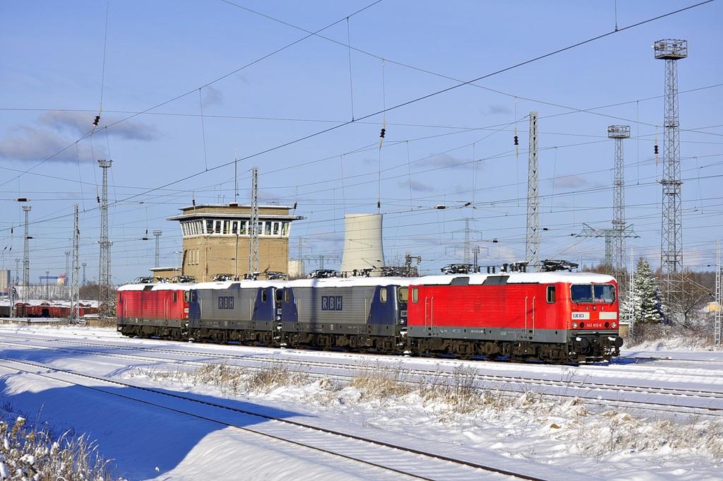 143 812,936,911 und 249 der RBH stehen am 29.12.2014 in Rostock-Seehafen.