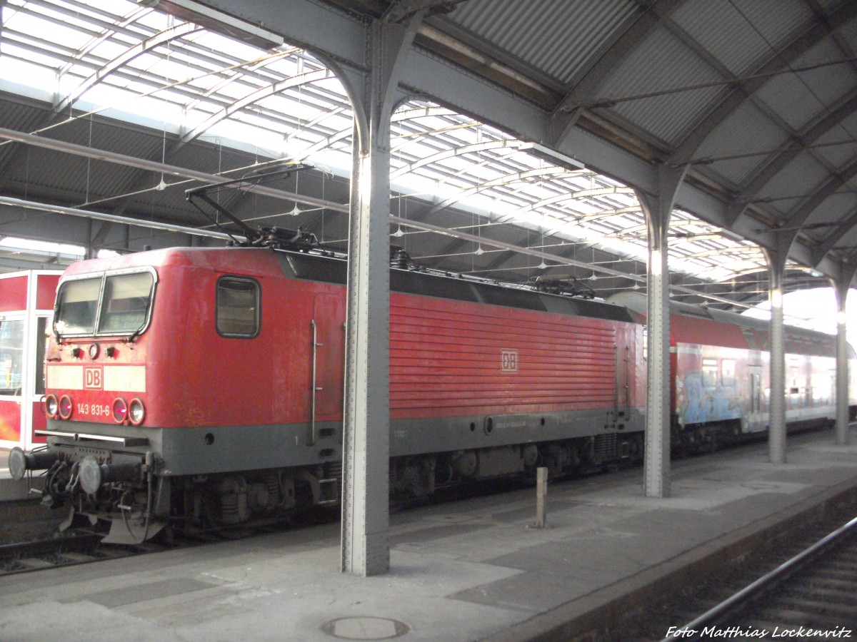 143 831-6 im Bahnhof Halle (Saale) Hbf am 27.11.14